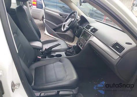 2015 Volkswagen Passat S z USA, uszkodzony, nr VIN 1VWAT7A36FC086612